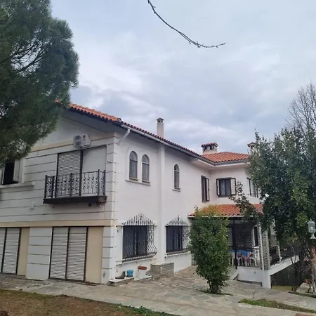 In Trilofos-close To The Villa Szaloniki