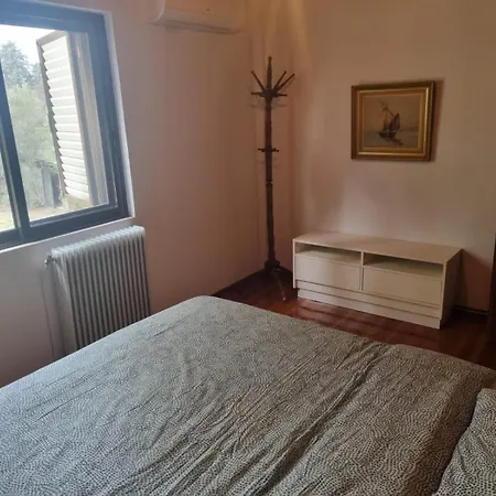 In Trilofos-close To The Villa Szaloniki